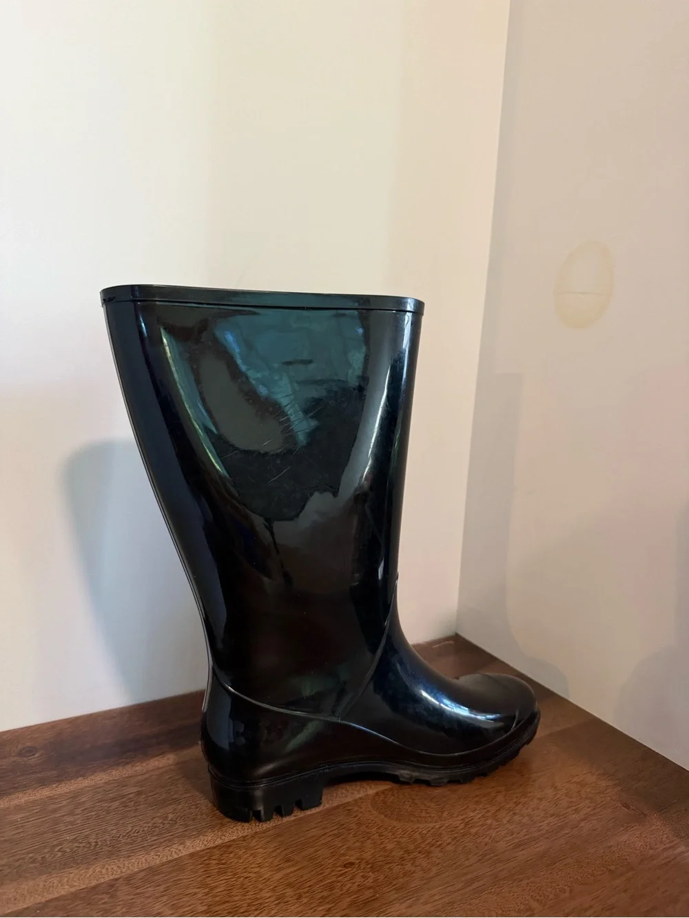 Black Glossy Knee High Rain Boots Lug Sole Women’s Size 8
